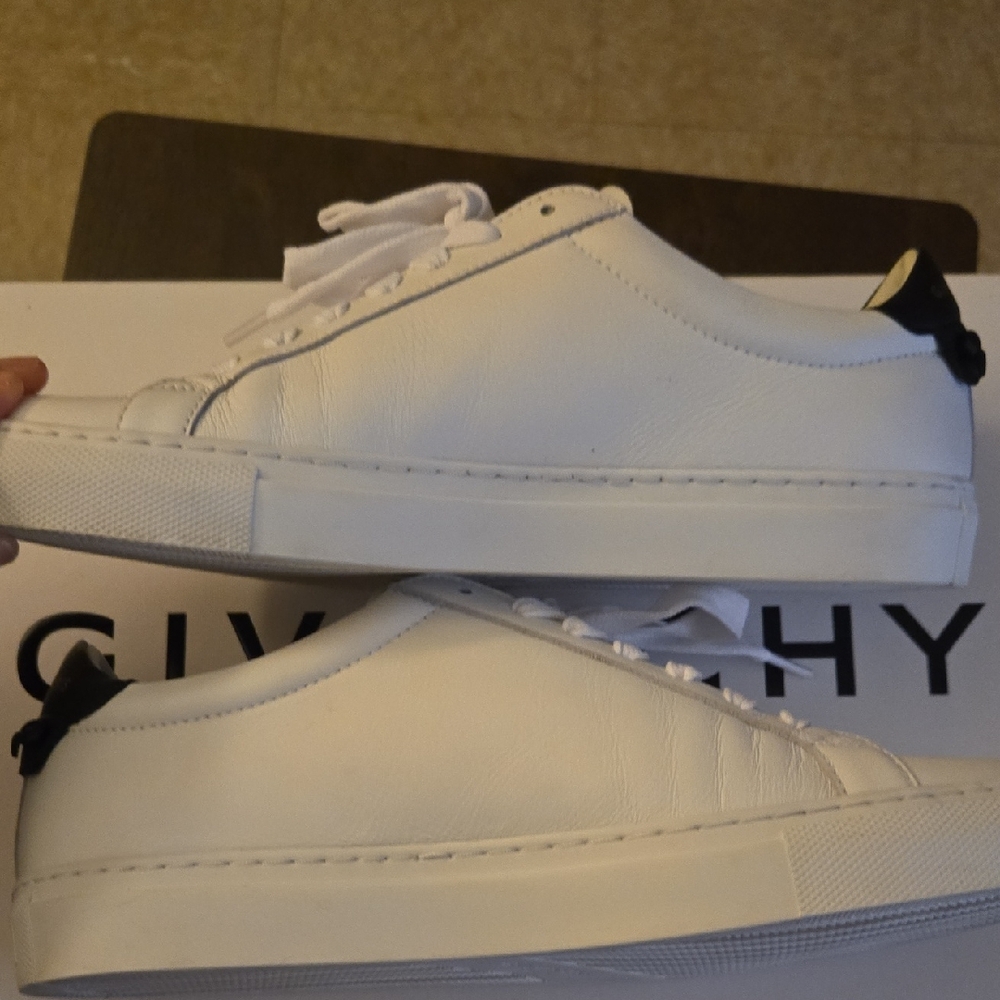 AUTHENTIC Givenchy White Leather Sneakers with Black Detail - Picture 5 of 8